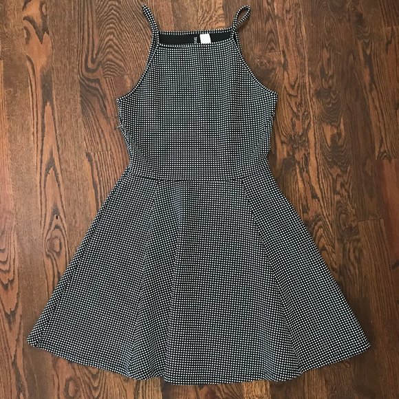 Divided Dresses & Skirts - NWOT H&M Black and White halter neckline Dress size 8